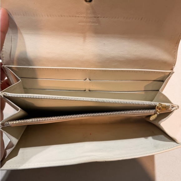 Louis Vuitton Sarah Wallet Monogram Vernis Pearl Ivory Patent - Picture 6 of 13